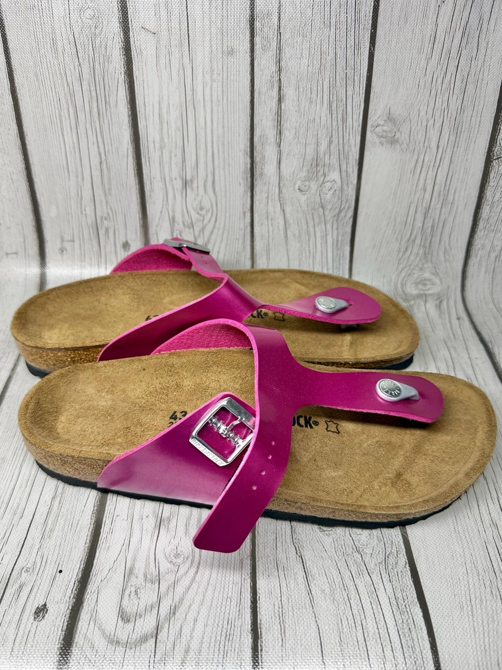 BRAND NEW US12W/10M/EU43 Birkenstock Gizeh sandals in Electric Metallic Magenta